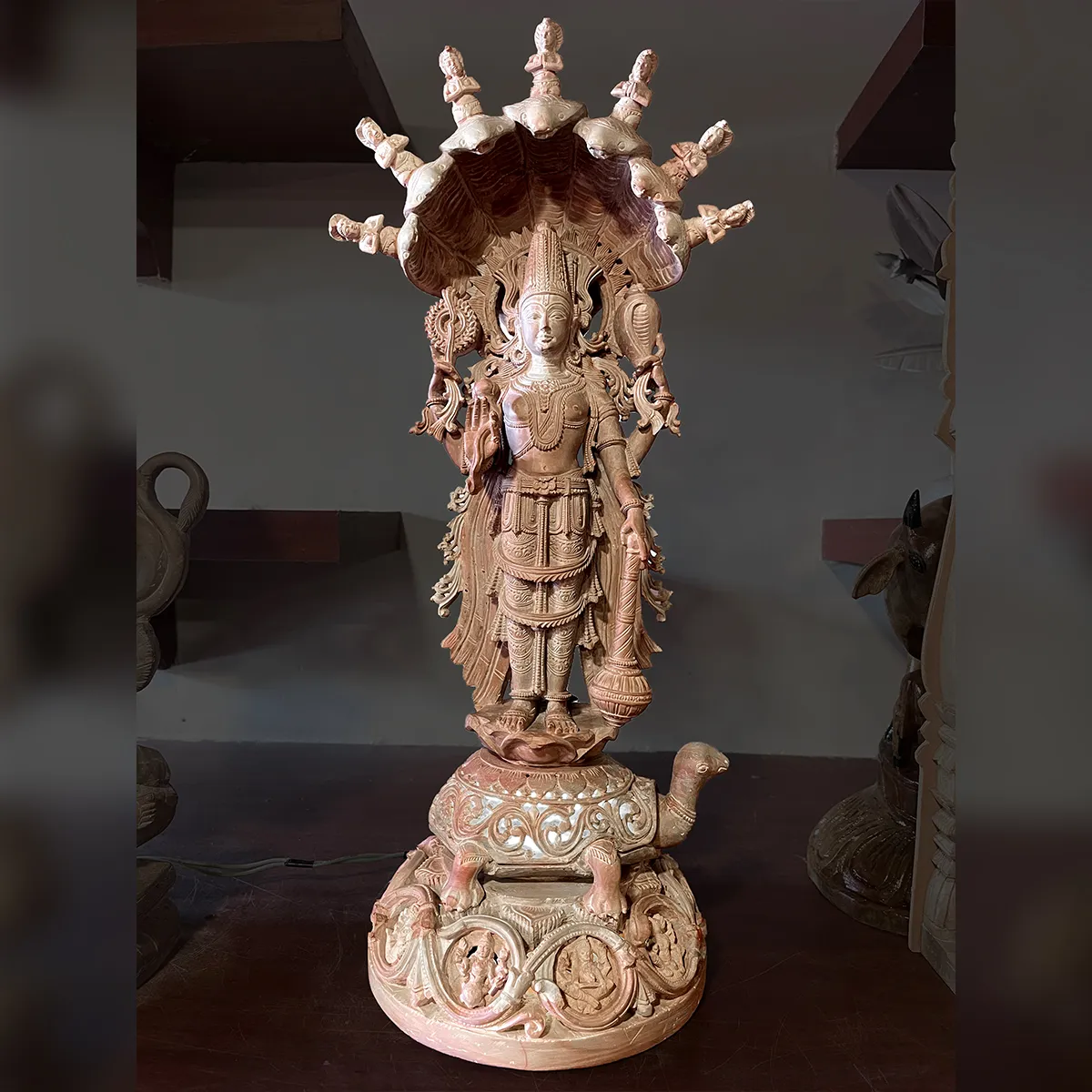 Statue Indienne Vishnu En Pierre – Artisanat UTKALIKA, Hindouisme, Très Bon état